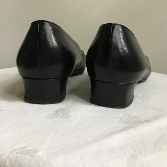 SALVATORE FERRAGAMO 1" Heel Black Dress Pump 8.5 M - Picture 3 of 6